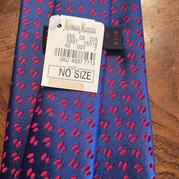 NWT Neumann Marcus 100% silk vintage tie in blue and red - Picture 5 of 10